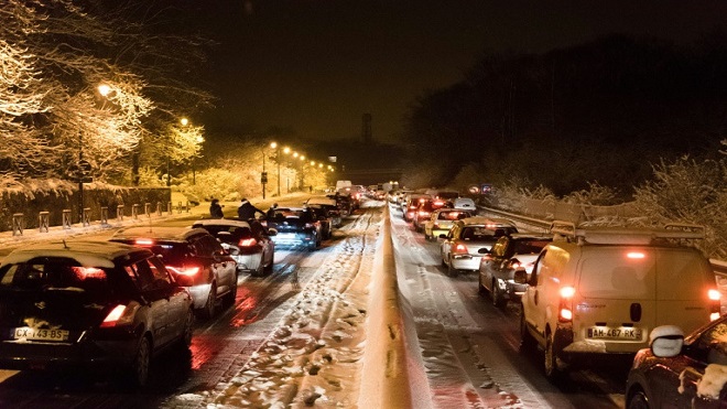 Fuertes nevadas siembran el caos en la región de París