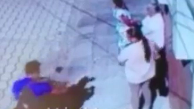 VIDEO: Asalta a grupo de mujeres en Amatitlán, vea qué recibe este ladrón por su acto