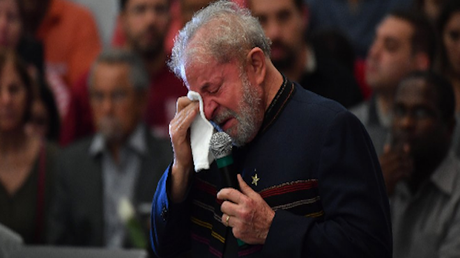 Lula dice que su esposa fallecida le susurra : “Levanta la cabeza y lucha”