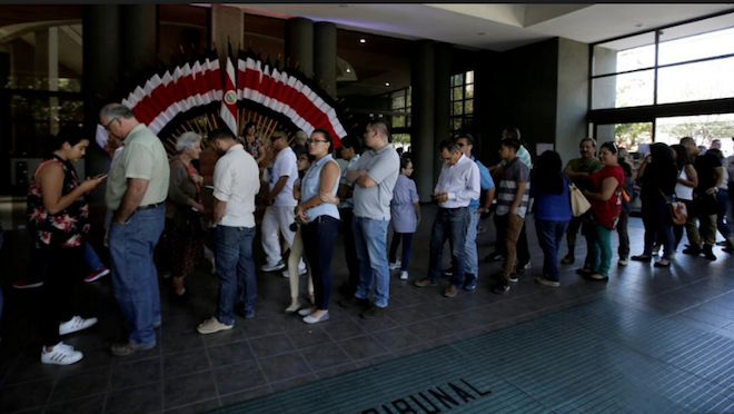Costarricenses votan en elección presidencial marcada por el matrimonio homosexual