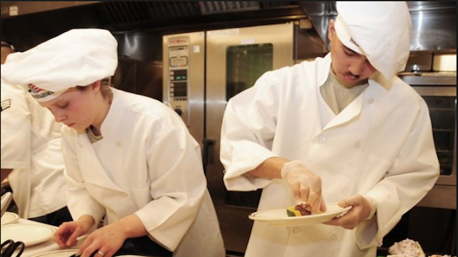 Son cocineras por excelencia pero ¿por qué hay tan pocas mujeres chef?