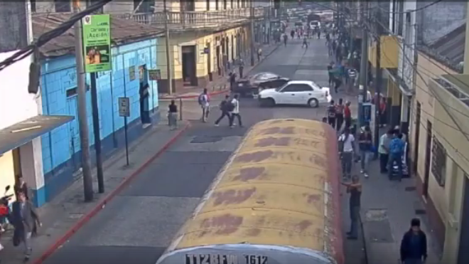 conductor imrpudente provoca accidente en zona 1