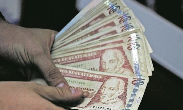 Condenan a mujer a 6 años de cárcel por 34 depósitos sospechosas
