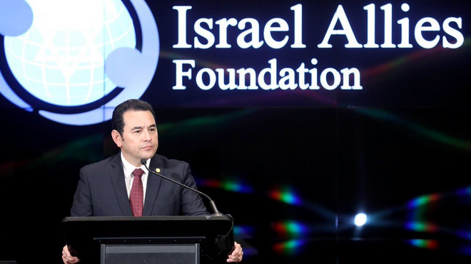 Jimmy Morales es condecorado en Israel