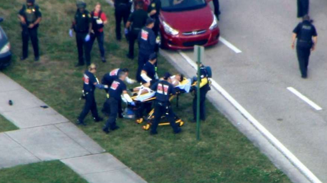 Al menos 16 muertos en tiroteo de escuela de Florida
