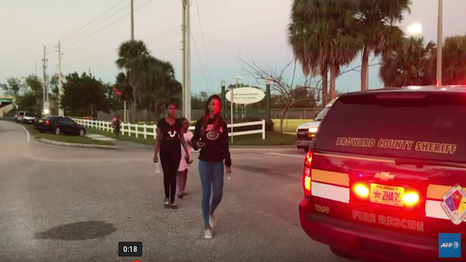 17 personas murieron en una escuela de Florida, en una jornada de horror donde estudiantes aterrados