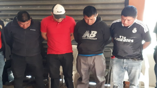 Detienen a 4 PNC con cocaína en Quetzaltenango
