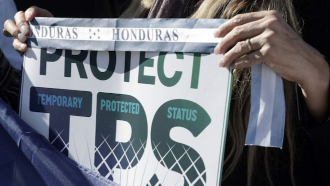 Centroamericanos con TPS presentan demanda contra gobierno Trump