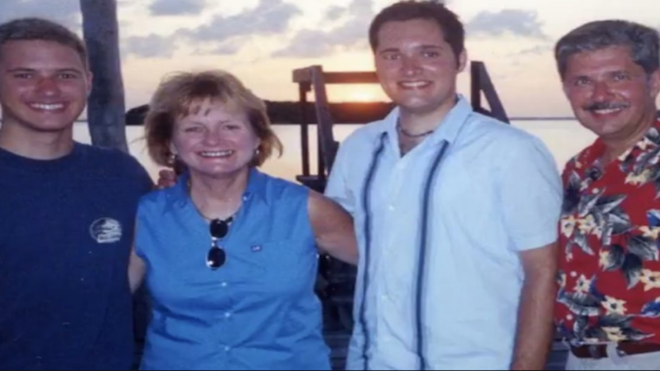 Gobernador de Texas conmuta pena capital a sentenciado que ordenó matar a su familia