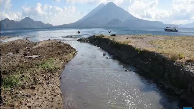 VIDEO: Contaminación asfixia al Lago de Atitlán. La maravilla natural de Guatemala se muere