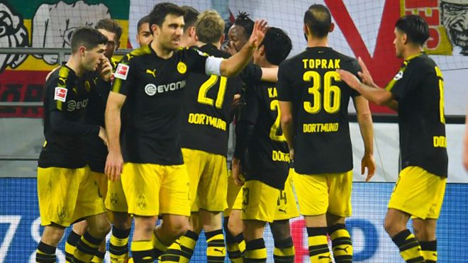 Dortmund's players celebrate after scoring during the German first division Bundesliga football match FC Cologne vs Borussia Dortmund in Cologne, western Germany, on February 2, 2018. Patrik STOLLARZ / AFP