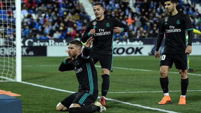 Real Madrid's Spanish defender Sergio Ramos (L) celebrates after scoring during the Spanish league football match Club Deportivo Leganes SAD against Real Madrid CF at the Estadio Municipal Butarque in Leganes on the outskirts of Madrid on February 21, 2018. OSCAR DEL POZO / AFP