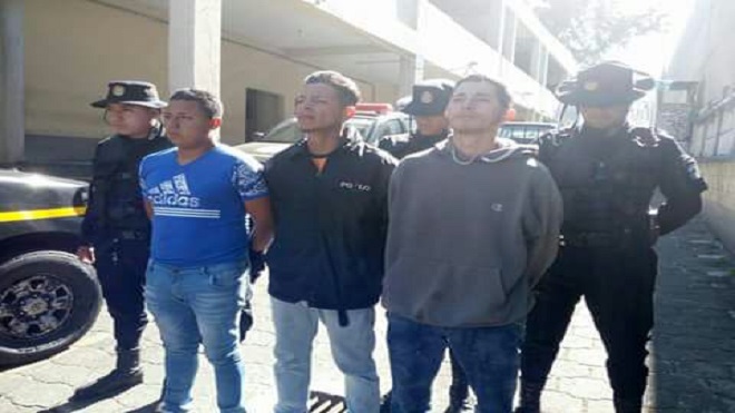 PNC captura a presuntos integrantes del Barrio18 con arma de fuego