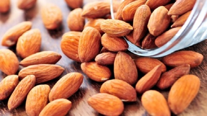 Qué pasará con tu cuerpo si comes 4 almendras al día