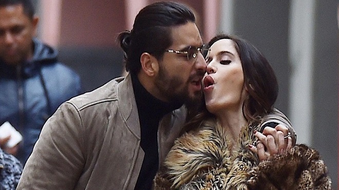 ¡Maluma y su novia se tatúan su amor!