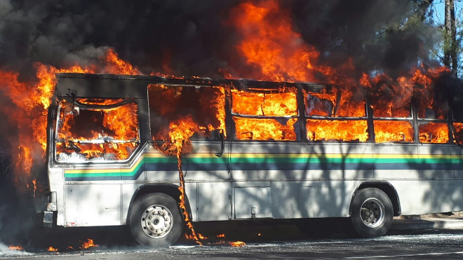 bus se quema en el Periférico