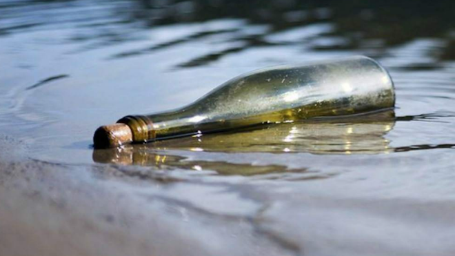 Hallan una botella con un mensaje arrojada al mar hace 132 años