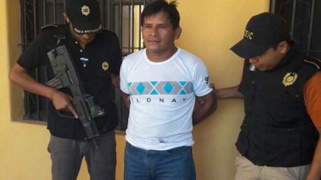Capturan a un maestro sindicado de asesinar a tres personas