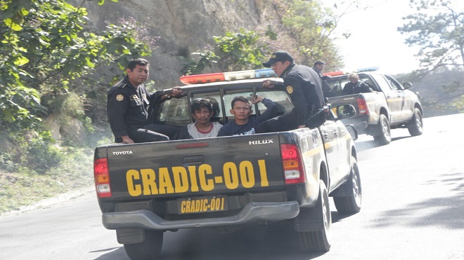 Cuatro capturados, dos menores remitidos y tres armas incautadas en allanamientos