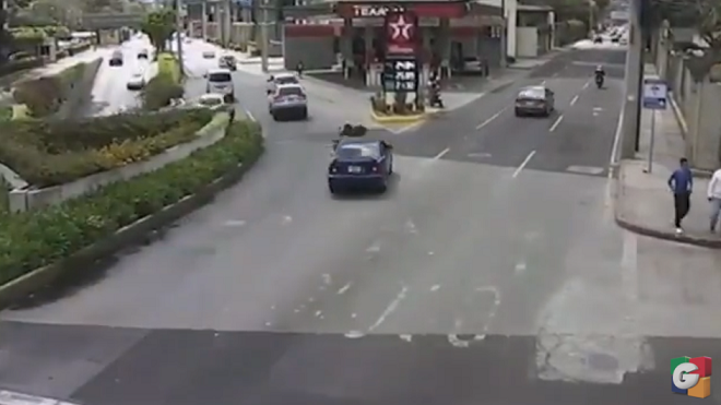 El conductor imprudente de la semana fue grabado en la Diagonal 6, zona 10