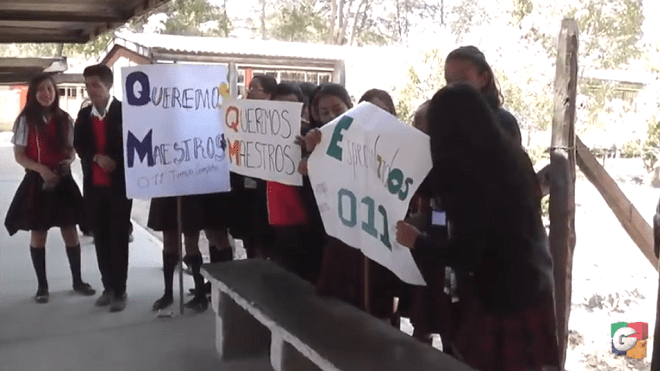 Estudiantes y padres de familia exigen docentes en Huehuetenango