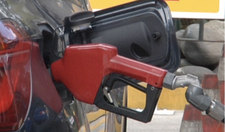 Precios en gasolinas se mantienen altos por acuerdo entre empresas, según MEM