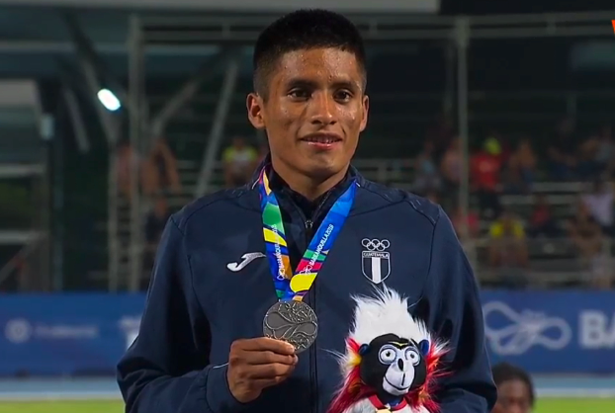 ¡Pacay lo vuelve hacer! medalla de plata, ahora en los 5 mil metros planos