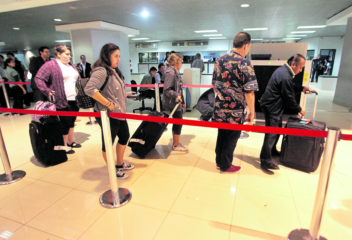 Entrevistas a personas que quieren ingresar a EE. UU. con visa se endurecen