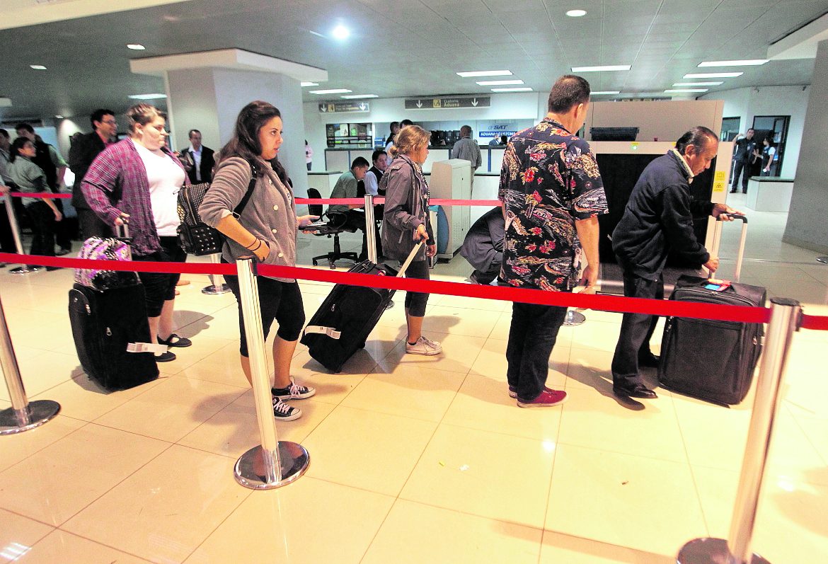 Entrevistas a personas que quieren ingresar a EE. UU. con visa se endurecen