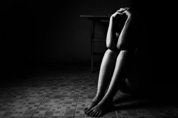 "Todavía tengo episodios psicóticos": el testimonio de la sobreviviente de una escalofriante red de abusos sexuales en Reino Unido
