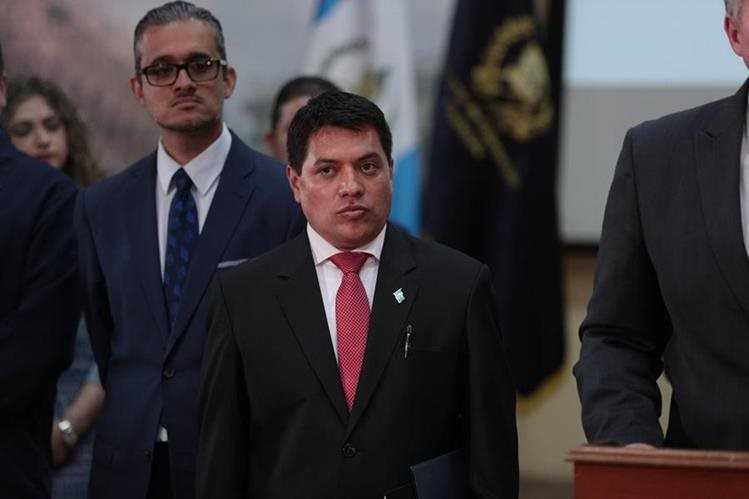 Viceministro prófugo Kamilo Rivera renunció el día que ordenaron su captura