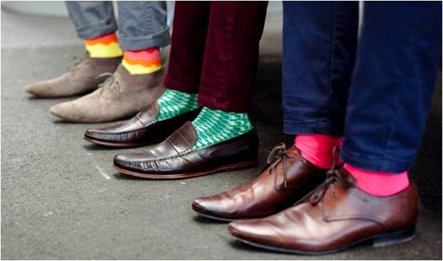 Las mejores 16 ideas de Calcetines de colores  calcetines de colores,  calcetines, zapatos hombre