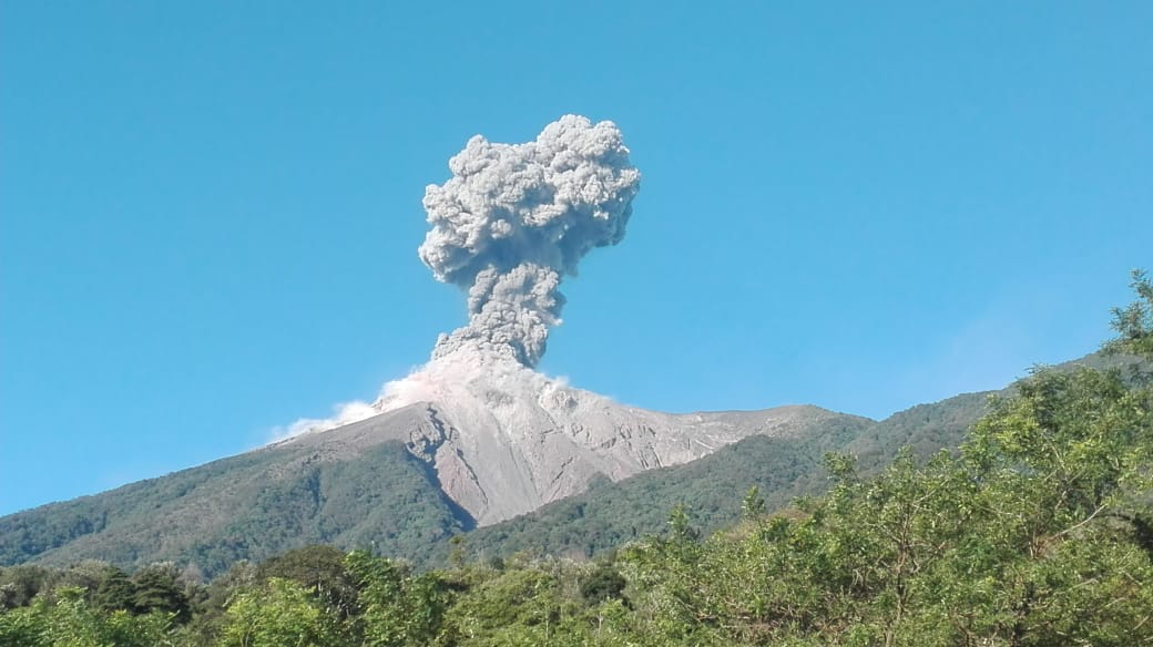 Así amaneció el Volcán de Fuego. Foto: Conred