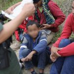 Coyotes se declaran culpables en EE. UU. de transportar y ocultar a más de 100 migrantes ilegales hacia ese país