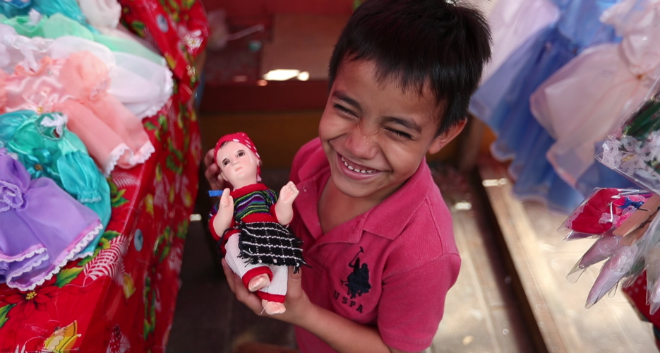 Sentar y vestir al niño Dios en Año Nuevo es una tradición que tiene su  antecedente – Guatevision