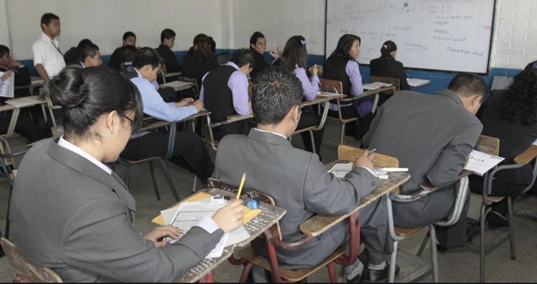 Colegios deberán emitir factura por los siguientes servicios