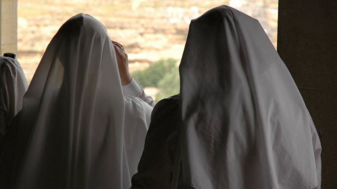 Qué se sabe de la orden religiosa francesa que denunció el papa Francisco, donde las monjas eran usadas como esclavas sexuales