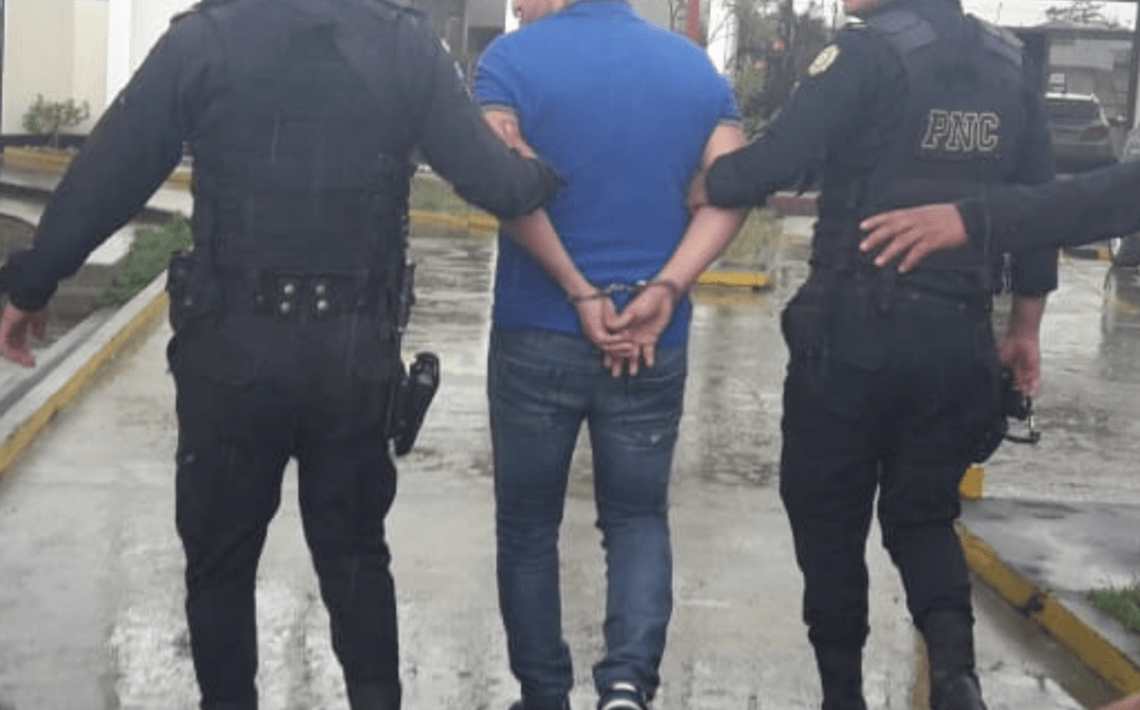 Capturan a hombre que fingió ser pastor y abusó sexualmente de una menor
