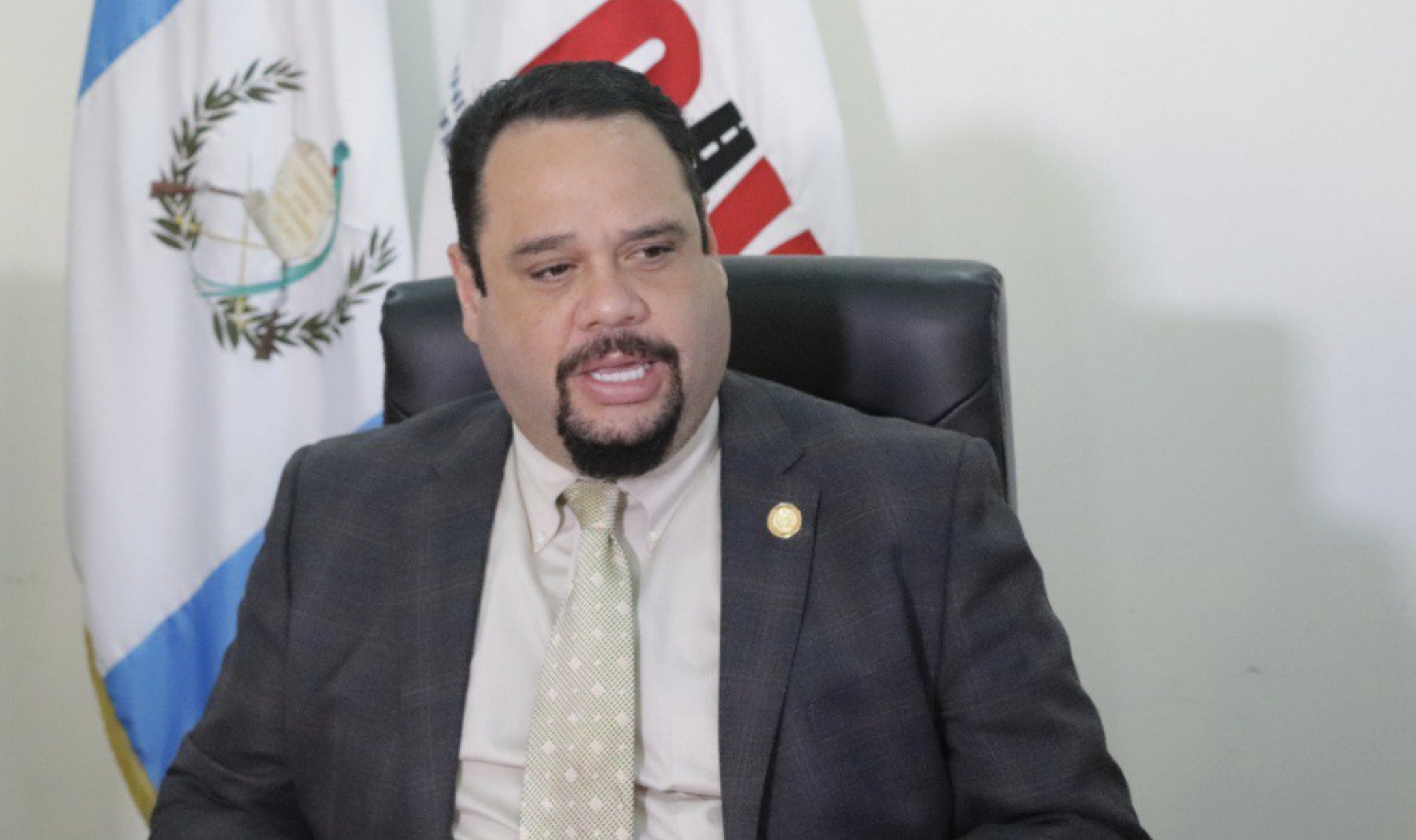 "Ya todos conocemos como se dio este trágico accidente, pues al parecer gente lamentablemente acudió a ver que había un accidente anterior y ocurrió un segundo accidente, entonces yo creo que también es una cuestión de concientizar a la población que tengan mayor prevención y eviten cosas como estas ya que no es la primera vez que ocurre un accidente de este tipo"