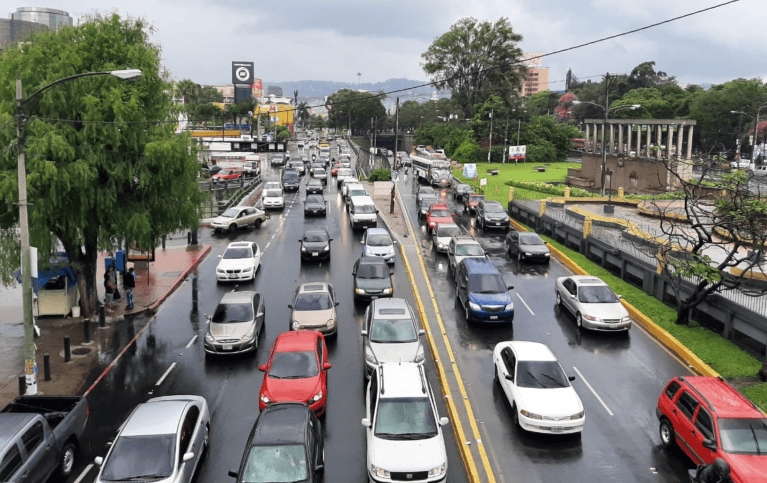 Bono 14: Más 1 millón de vehículos podrían circular este fin de semana en la Ciudad de Guatemala