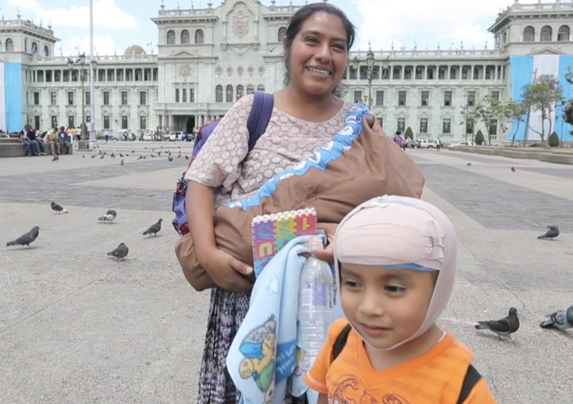 Lava ajeno y limpia casas para poder llevar a su&hellip;