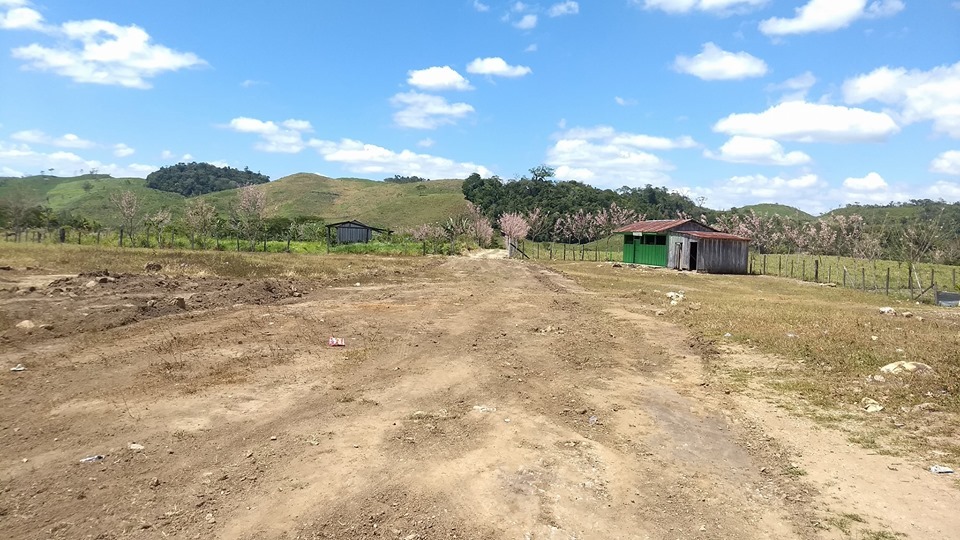 Niño juega con escopeta hiere a su hermana y mata a una niña de 5 años