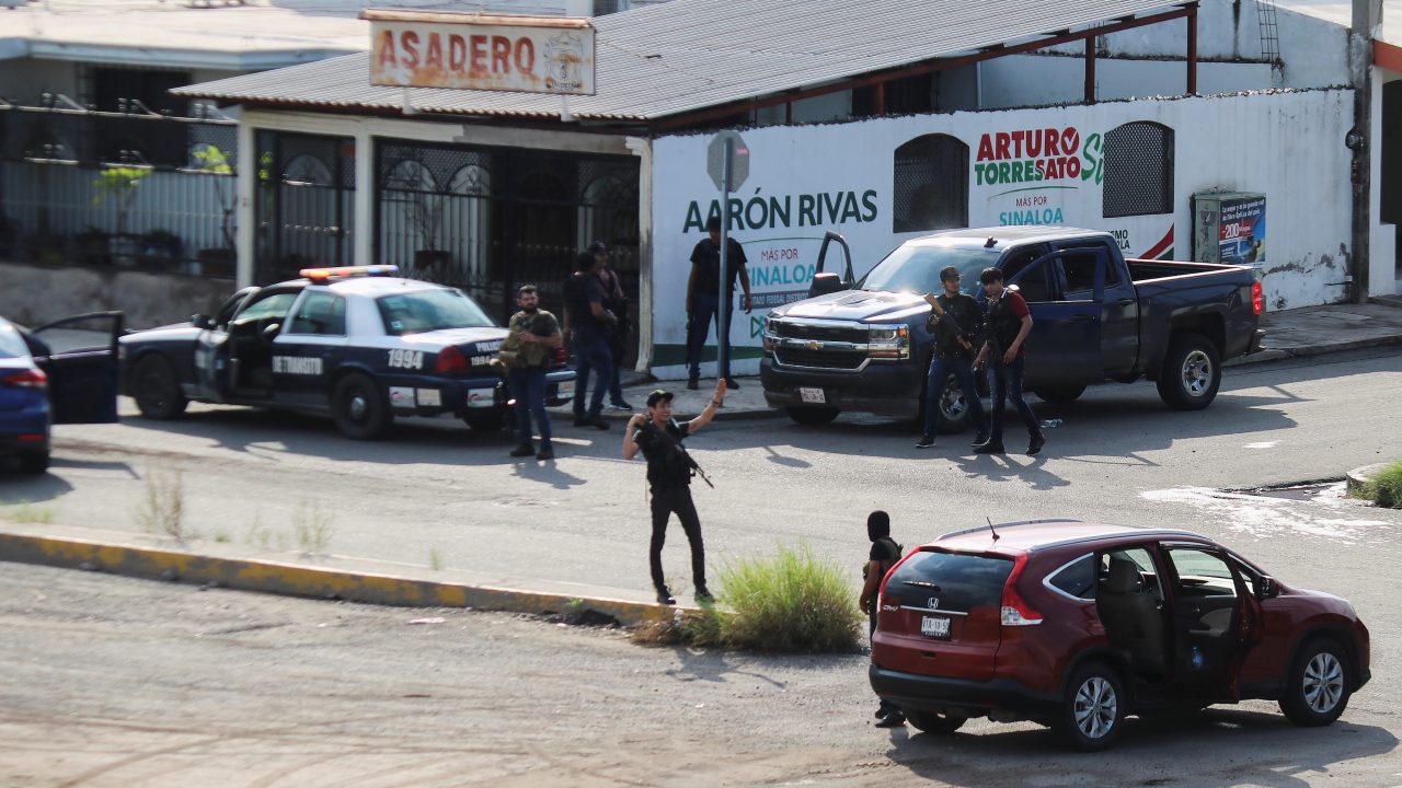 Sicarios enviaron a gobierno videos con militares como rehenes: WSJ