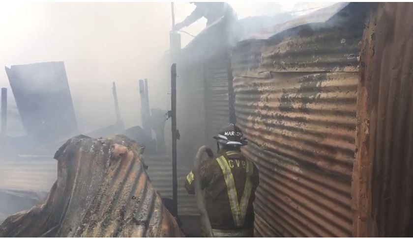 Incendio consume varias viviendas de lámina en la zona 6