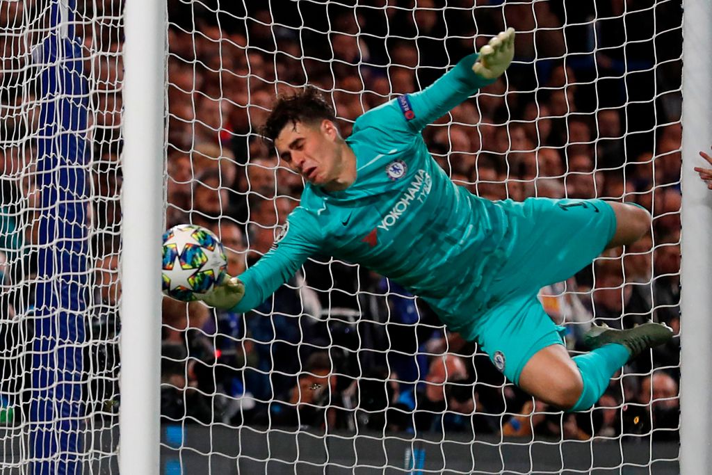 Video | Portero del Chelsea anota un autogol con la cara y se hace viral