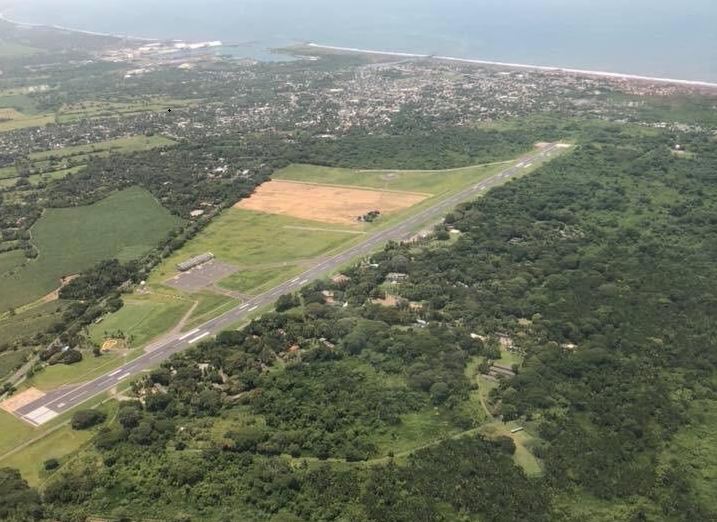 Aeronáutica desvía vuelos a aeropuerto en Escuintla ante cierre de la pista en La Aurora
