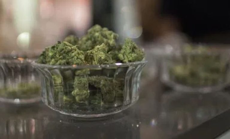 Empresa pagará más de Q20 mil al mes por fumar&hellip;