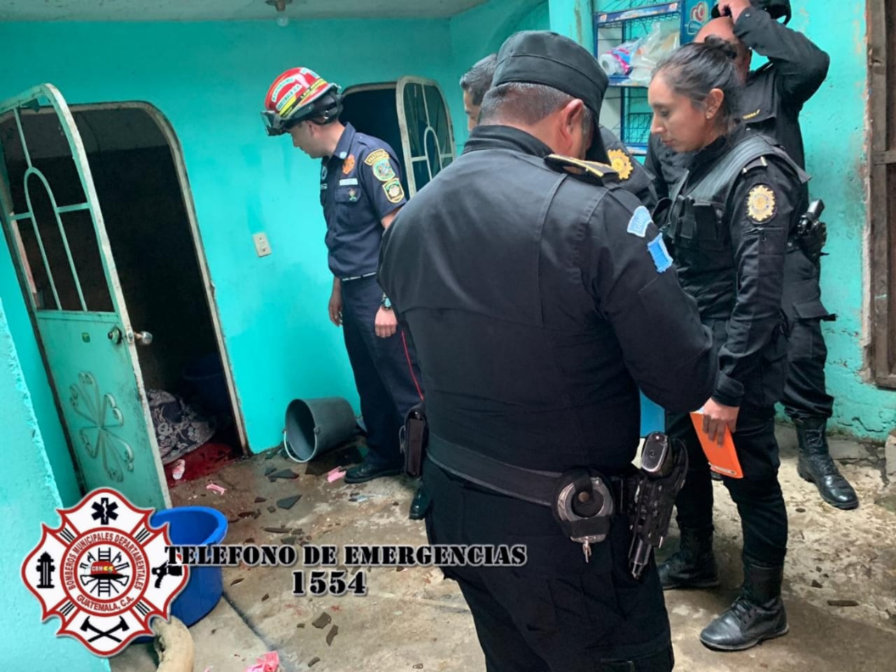 Hombre mata a su progenitora y provoca heridas de gravedad a su esposa embarazada