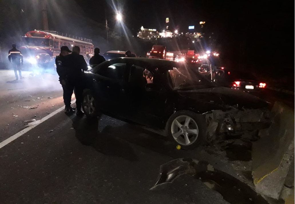 Triple accidente deja un muerto y tránsito paralizado en Villa Nueva