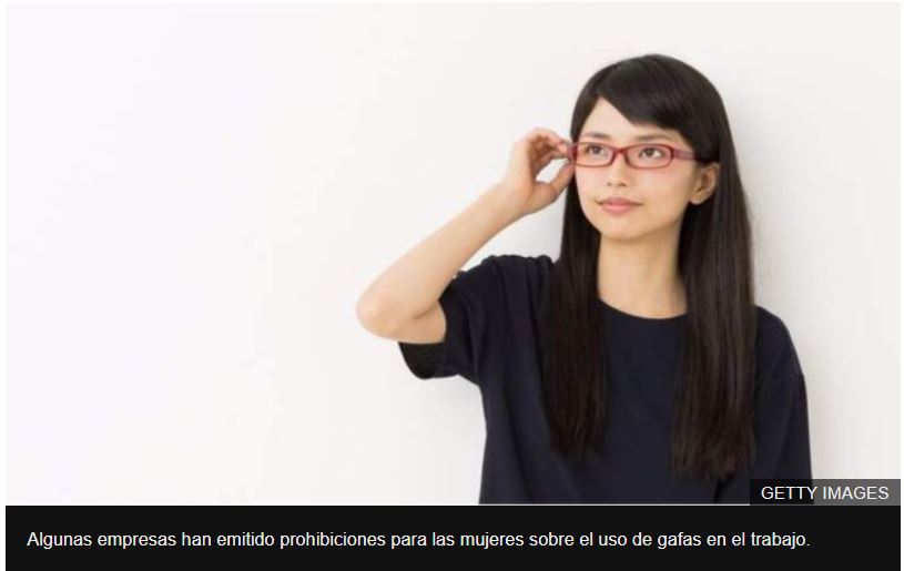 La polémica en Japón por la prohibición a las mujeres de usar anteojos en el trabajo
